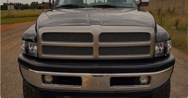 ¿Cómo instalar el conjunto de faros delanteros para Dodge Ram 94-01?