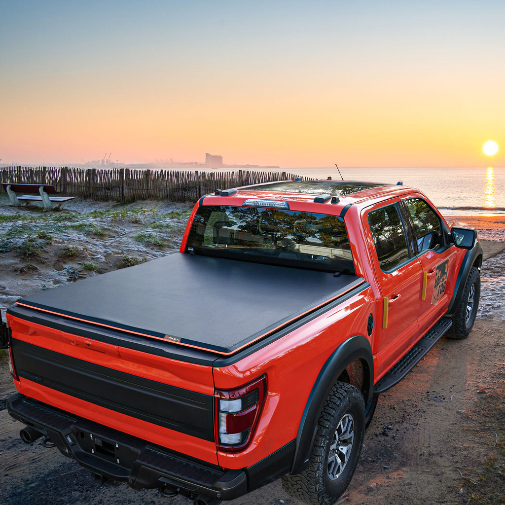 YITAMOTOR® Cubierta Tonneau suave de 5 pies, triple pliegue para Toyota Tacoma 2016-2023, estilo tira reflectante